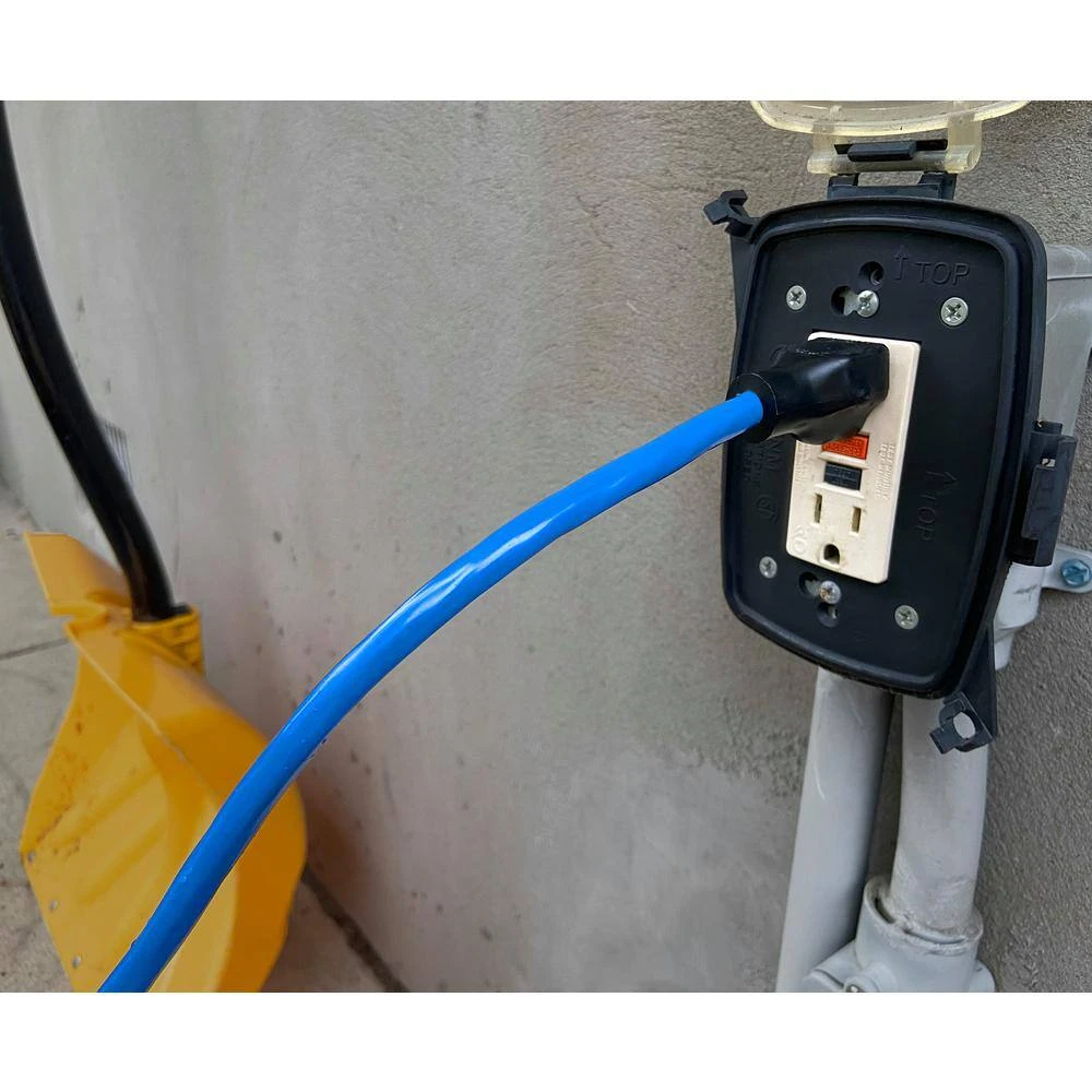 Husky 25 Ft. 12/3 Medium Duty Cold Weather Indoor/Outdoor Extension Cord, Blue 8 Husky 25 Ft. 12/3 Medium Duty Cold Weather Indoor/Outdoor Extension Cord, Blue - Image 8