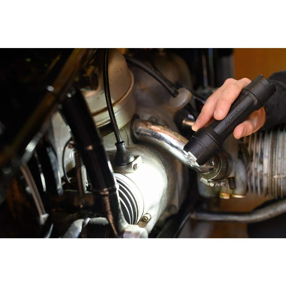 Husky 500 Lumens Tough Stainless Steel Core Multi-Setting LED Flashlight, Impact And Water Resistant With Batteries 7 Husky 500 Lumens Tough Stainless Steel Core Multi-Setting LED Flashlight, Impact And Water Resistant With Batteries - Image 7