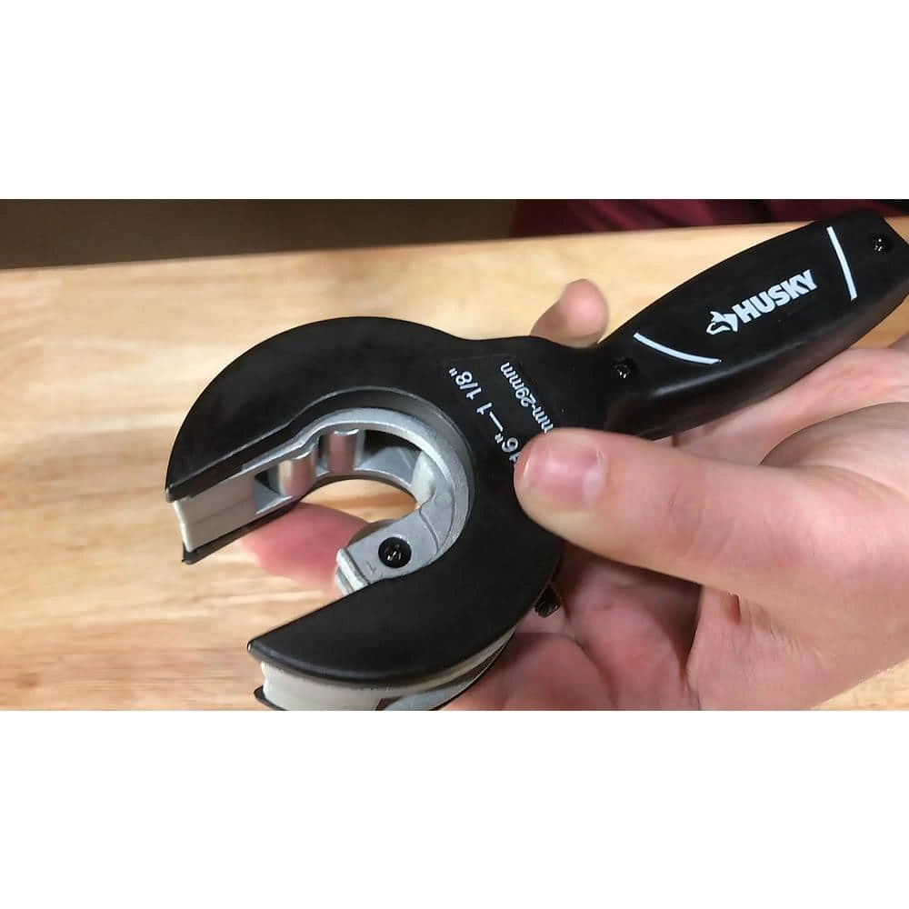 Husky 1-1/8 In. Ratcheting Tube Cutter 4 Husky 1-1/8 In. Ratcheting Tube Cutter - Image 4