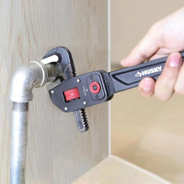 Husky Multi-Angle Pipe Wrench 2 Husky Multi-Angle Pipe Wrench - Image 2
