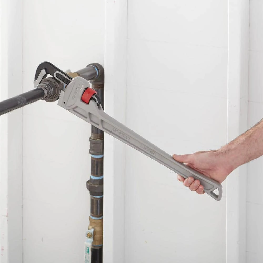 Husky 24 In. Aluminum Pipe Wrench With 2-1/2 In. Jaw Capacity 4 Husky 24 In. Aluminum Pipe Wrench With 2-1/2 In. Jaw Capacity - Image 4
